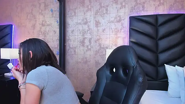 Snapshot of HazelMoret chatting on December 28, 2024, 11:16 pm HazelMoret online show from December 28, 2024, 11:16 pm