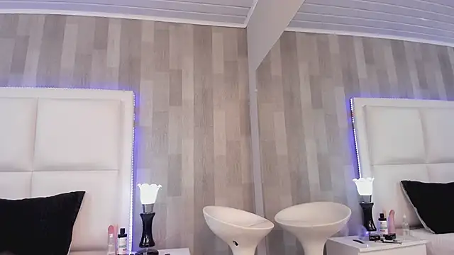 Snapshot of HazelMoret chatting on February 12, 2025, 2:54 pm HazelMoret online show from February 12, 2025, 2:54 pm