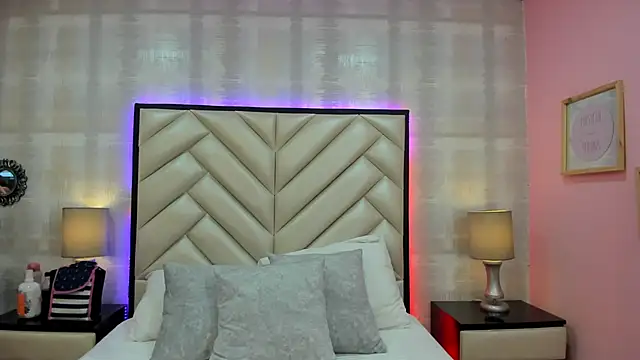 Snapshot of HazelMoret chatting on September 13, 2025, 11:21 am HazelMoret online show from September 13, 2025, 11:21 am