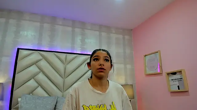 Snapshot of HazelMoret chatting on September 16, 2025, 11:33 am HazelMoret online show from September 16, 2025, 11:33 am