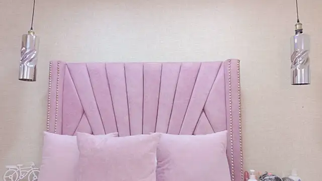 Snapshot of HazelMoret chatting on September 23, 2025, 11:46 am HazelMoret online show from September 23, 2025, 11:46 am