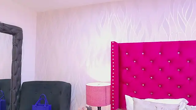 Snapshot of HazelMoret chatting on October 1, 2025, 11:38 am HazelMoret online show from October 1, 2025, 11:38 am