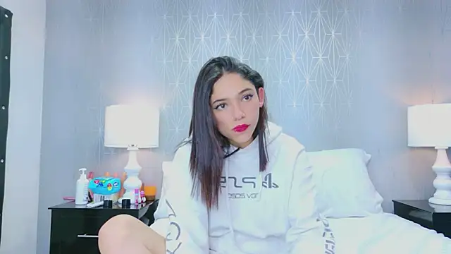 Snapshot of HazelMoret chatting on February 8, 2026, 3:37 pm HazelMoret online show from February 8, 2026, 3:37 pm