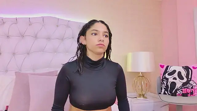 Snapshot of HazelMoret chatting on April 4, 2026, 11:08 am HazelMoret online show from April 4, 2026, 11:08 am