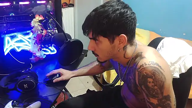 Badboyi1997 online show from October 20, 2025, 4:18 pm