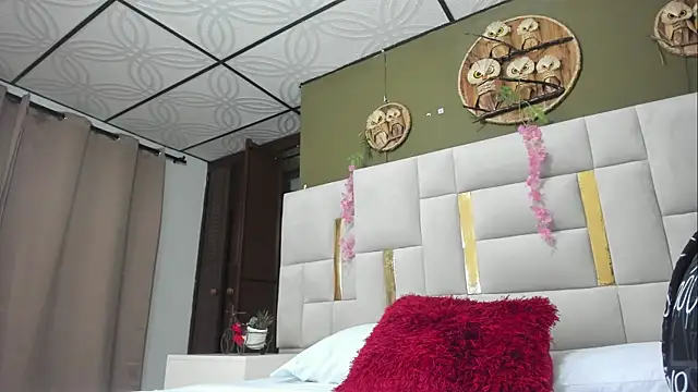 Mia scarlet69 online show from February 25, 2026, 12:26 pm