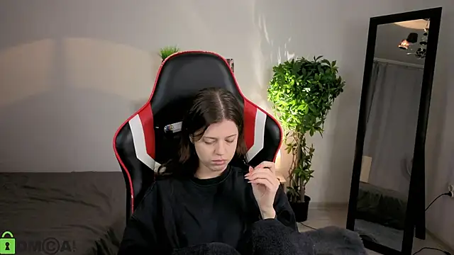 Snapshot of Este_Glen chatting on October 24, 2025, 12:19 am Este Glen online show from October 24, 2025, 12:19 am