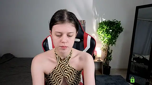 Snapshot of Este_Glen chatting on October 30, 2025, 12:01 am Este Glen online show from October 30, 2025, 12:01 am