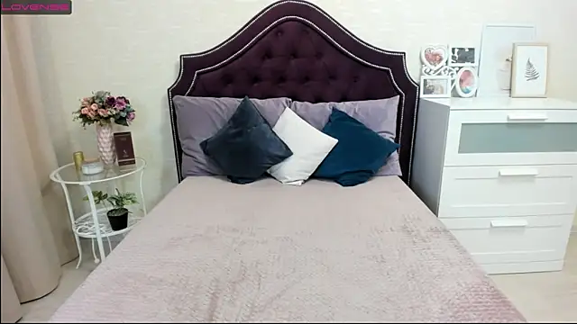 Snapshot of BettyBloom69 chatting on February 25, 2025, 4:35 am BettyBloom69 online show from February 25, 2025, 4:35 am