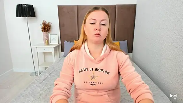 BettyBloom69 online show from September 30, 2025, 4:39 am