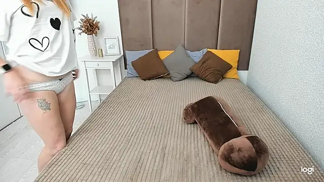 BettyBloom69 online show from October 11, 2025, 4:33 am