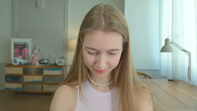 Snapshot of solar_bella chatting on February 8, 2025, 11:01 am solar bella online show from February 8, 2025, 11:01 am