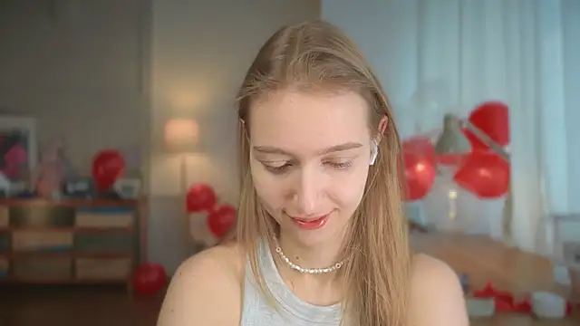 Snapshot of solar_bella chatting on February 15, 2025, 12:33 pm solar bella online show from February 15, 2025, 12:33 pm