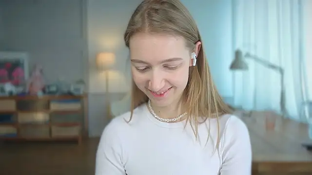 Snapshot of solar_bella chatting on February 24, 2025, 10:59 am solar bella online show from February 24, 2025, 10:59 am