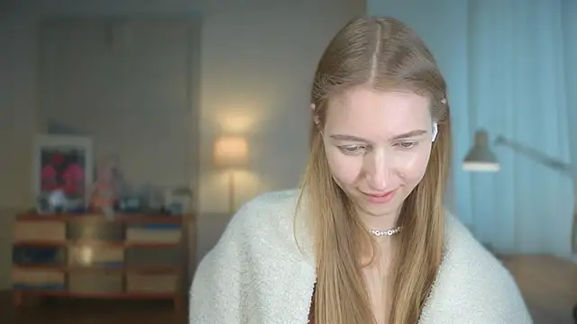 Snapshot of solar_bella chatting on March 17, 2025, 12:04 pm solar bella online show from March 17, 2025, 12:04 pm