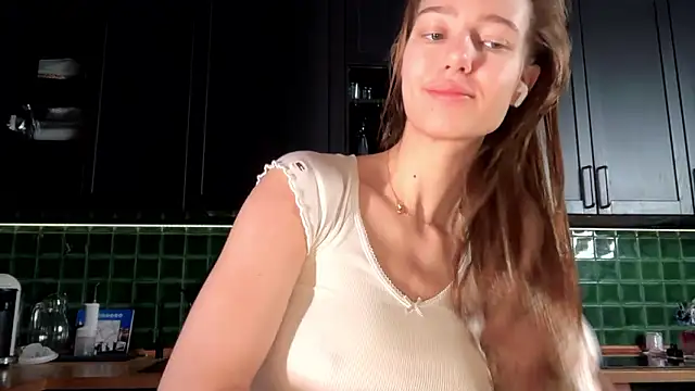 Snapshot of solar_bella chatting on February 1, 2026, 4:00 am solar bella online show from February 1, 2026, 4:00 am