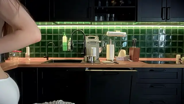 Snapshot of solar_bella chatting on February 21, 2026, 4:35 am solar bella online show from February 21, 2026, 4:35 am