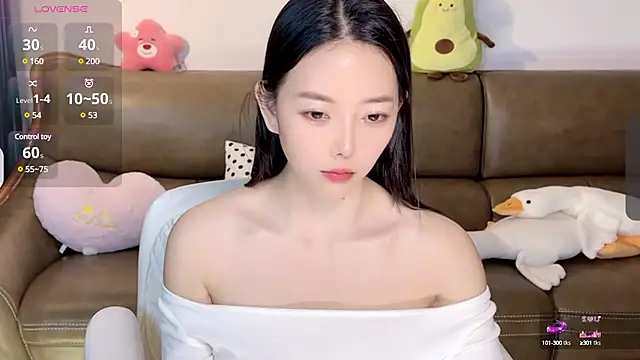 Yilin1999 online show from February 13, 2025, 7:21 pm