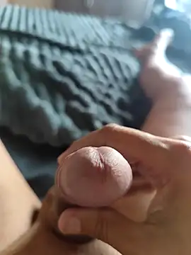 mirrowhot online show from October 14, 2025, 3:24 pm