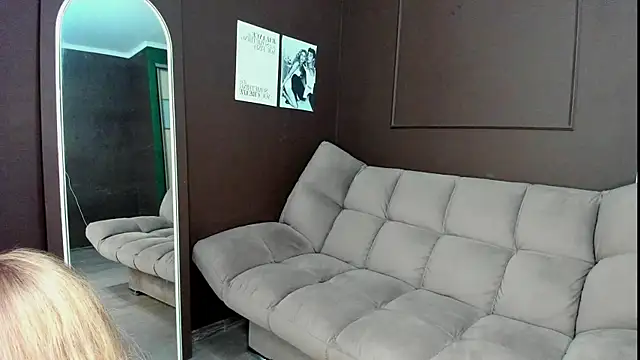 LinaCristonsen online show from February 24, 2025, 6:58 pm