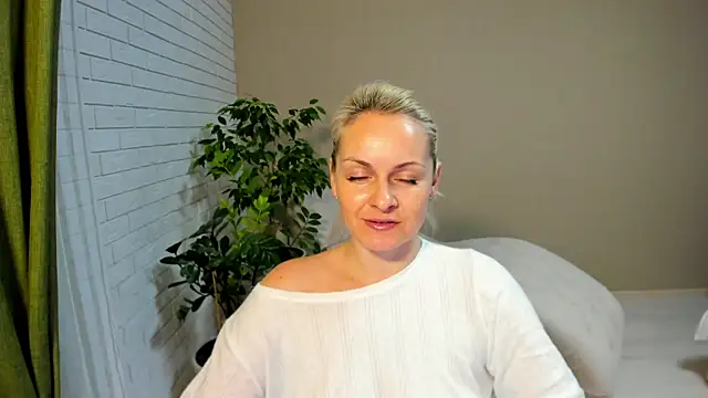 Alicee Gracee online show from February 2, 2025, 6:42 pm