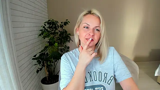 Alicee Gracee online show from February 3, 2025, 10:58 am