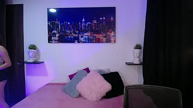 cristal-evanns online show from December 4, 2024, 6:22 am