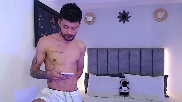 Snapshot of evil_boys_77 chatting on December 1, 2024, 10:32 pm evil boys 77 online show from December 1, 2024, 10:32 pm