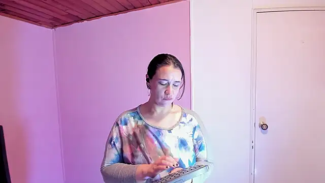 kyoakane online show from March 22, 2025, 11:53 pm