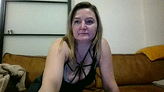 CoupleKitty online show from February 8, 2025, 7:49 pm