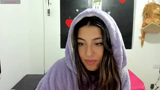 queen-natty online show from January 14, 2025, 3:22 am