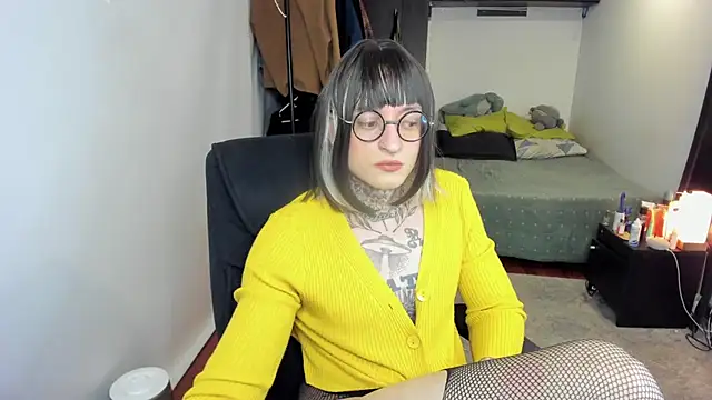 ShiiraVelkor online show from November 15, 2025, 9:54 pm