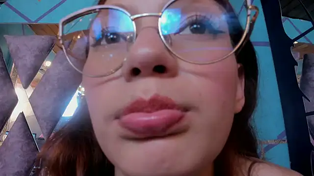 LARICSABLUE online show from February 25, 2025, 5:41 am