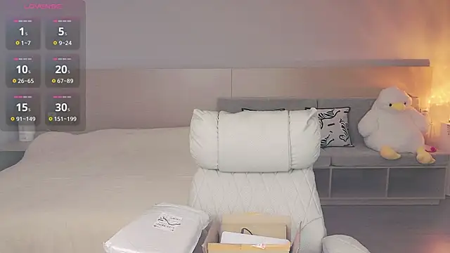 Lucky-baby online show from October 13, 2025, 1:11 pm