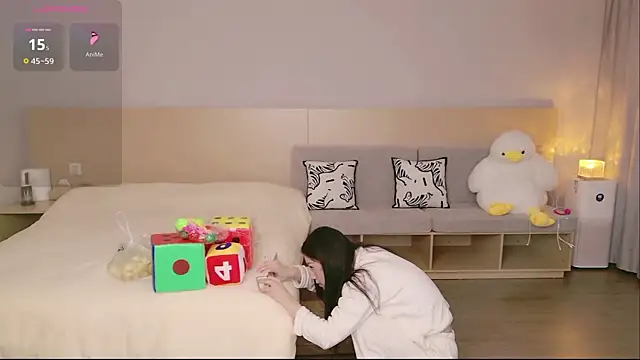 Lucky-baby online show from November 13, 2025, 1:21 pm