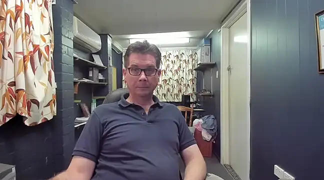 tilobinder online show from March 2, 2025, 1:27 pm