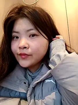 hello098712 online show from February 4, 2025, 1:34 am