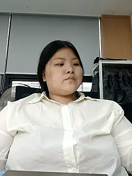 hello098712 online show from September 24, 2025, 3:21 am