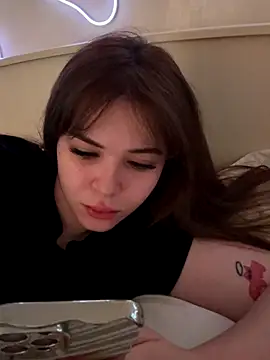 CutiePie3 online show from November 29, 2025, 7:33 am