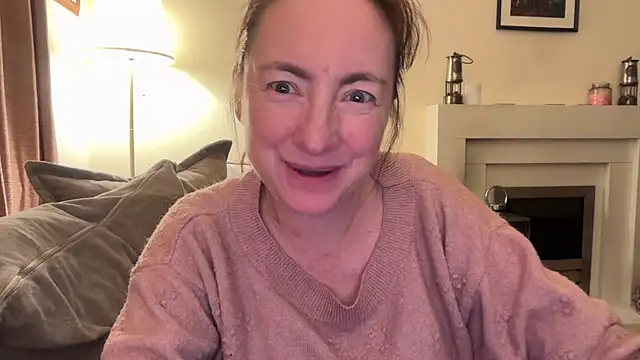 LouiseTswing online show from December 3, 2024, 11:35 pm