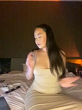 mayakitsune69 online show from October 5, 2025, 10:13 am