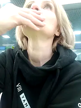 Milen Milf online show from December 13, 2024, 1:33 pm