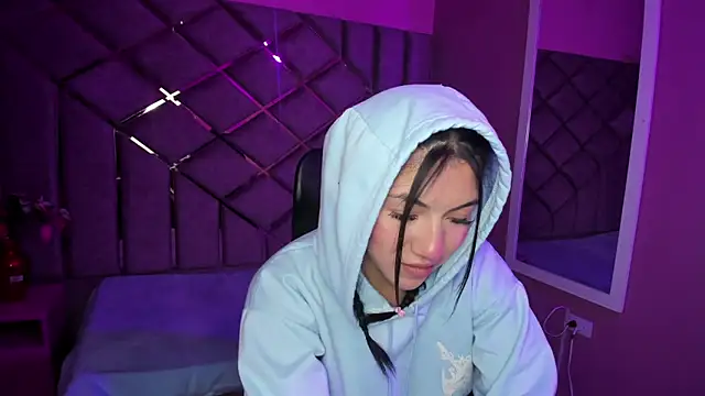 Poly Sasha  online show from October 19, 2025, 3:51 am