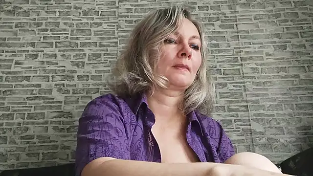 EdithManning online show from September 30, 2025, 5:01 am