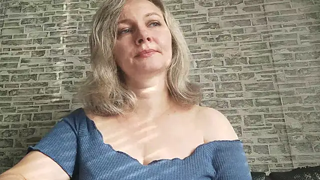 EdithManning online show from November 21, 2025, 7:51 am