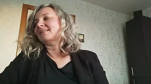 Snapshot of EdithManning chatting on May 4, 2026, 5:20 pm EdithManning online show from May 4, 2026, 5:20 pm