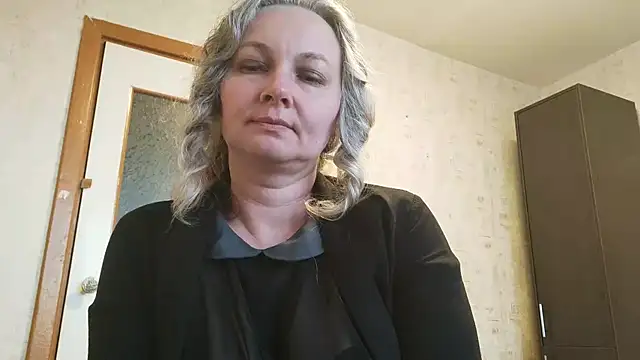 Snapshot of EdithManning chatting on May 5, 2026, 5:32 pm EdithManning online show from May 5, 2026, 5:32 pm