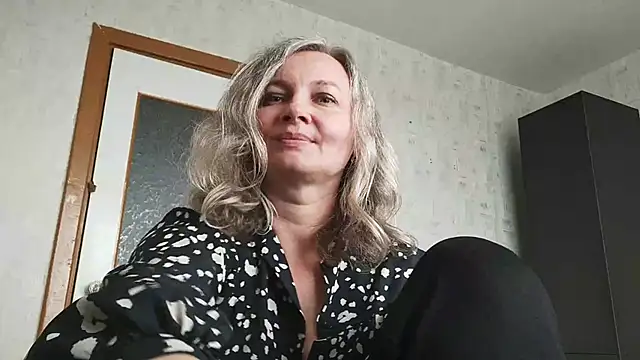Snapshot of EdithManning chatting on May 9, 2026, 1:49 pm EdithManning online show from May 9, 2026, 1:49 pm