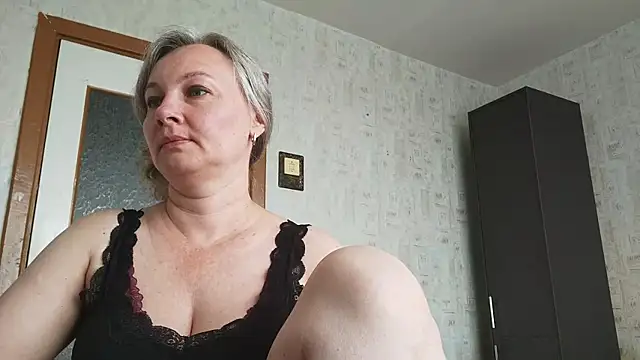 EdithManning online show from July 11, 2026, 5:21 am