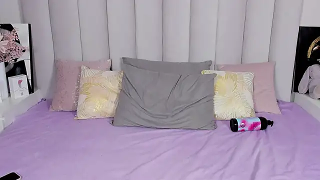 Snapshot of MiaKarlos chatting on April 6, 2026, 1:36 am MiaKarlos online show from April 6, 2026, 1:36 am